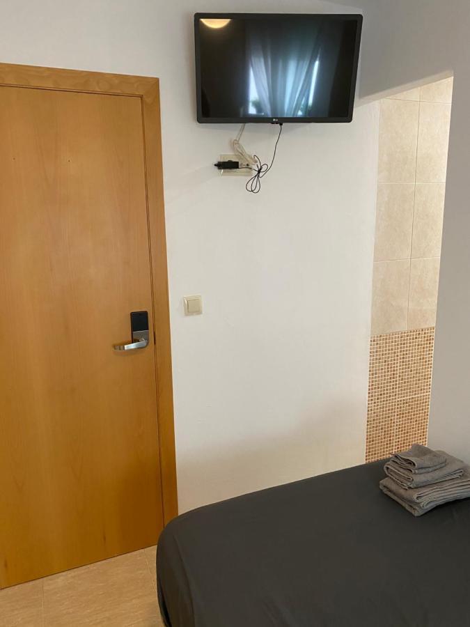 Single Room In My Apartment At The Beach Valencia Exterior photo